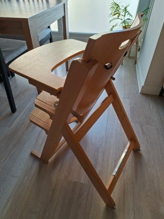Trona de madera para bebé