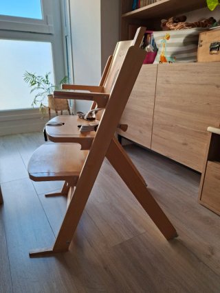 Trona de madera para bebé
