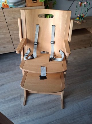 Trona de madera para bebé