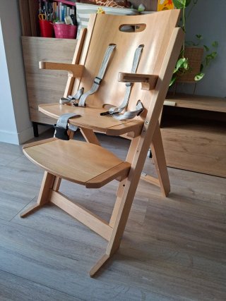 Trona de madera para bebé