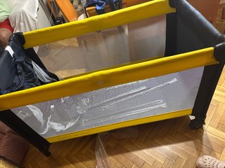 Cuna de viaje plegable con elevador