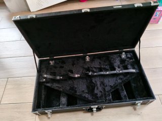 Astuccio espositivo per chitarre