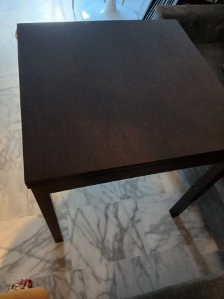 Mesa y 4 sillas de comedor. 70x70 y se amplia 60