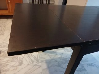 Mesa y 4 sillas de comedor. 70x70 y se amplia 60