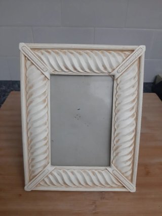 Moldura Marfinite Bege e Branco