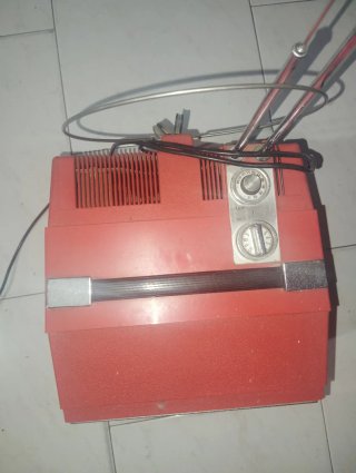 Televisor Vintage INTER 9 GL Rojo Años 70