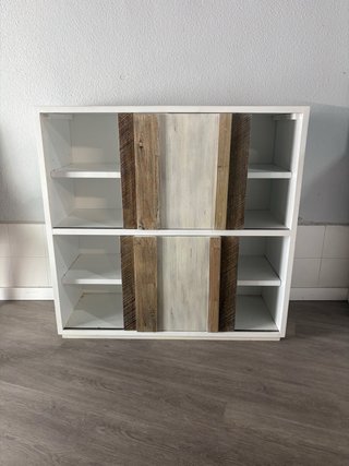 Guardaroba con ante scorrevoli in legno