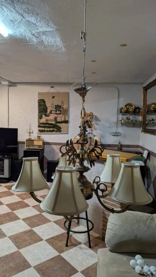 4 Lámparas de techo, 2 doradas de metal y 2 latón