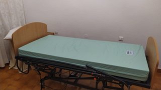 Cama geriátrica articulada eléctrica y colchón