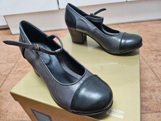 Zapatos de salón Argila negros y grises