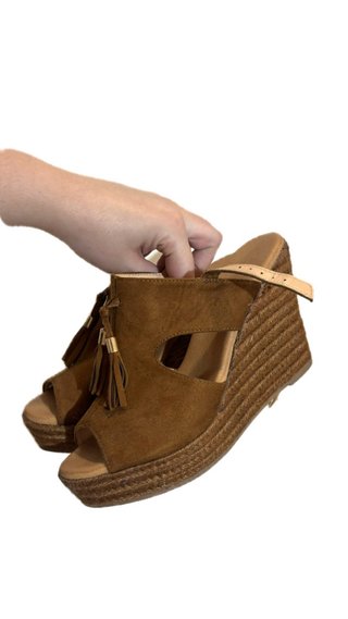 Sandalias cuña tacón marrón con flecos