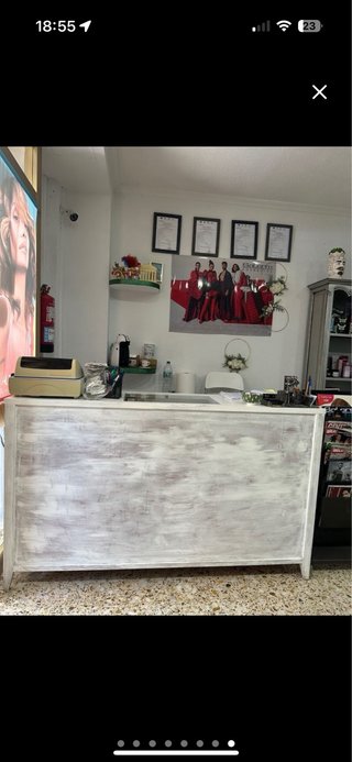 Mostrador de recepción blanco