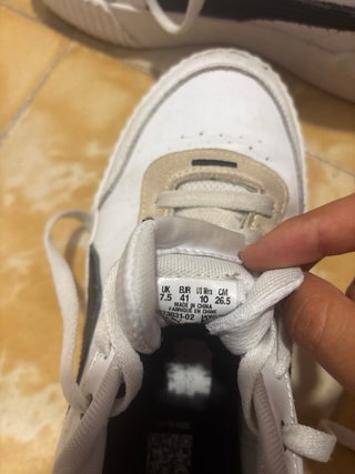 Zapatillas Puma Blancas y Beige