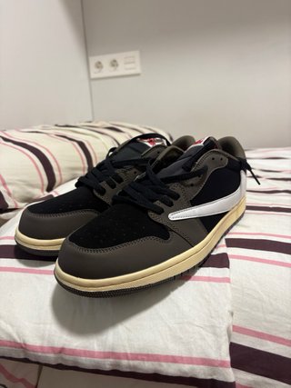 Jordan 1 Low Travis Scott