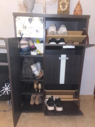 Zapatero de madera y tela