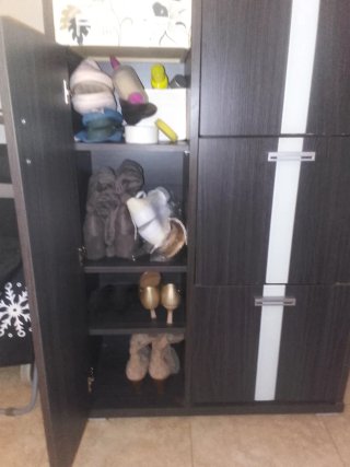 Zapatero de madera y tela