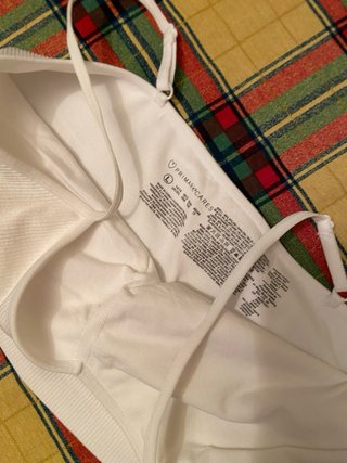 Top blanco de tirantes