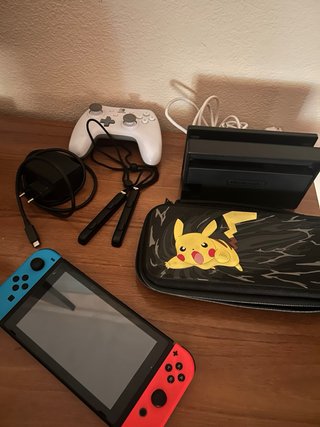 Nintendo Switch + Mando