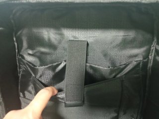 Maleta Guess Negra Monograma