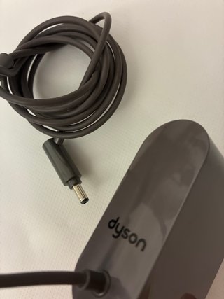 Caricabatteria Dyson V8