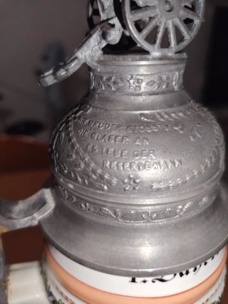 Jarra de cerámica con tapa de peltre