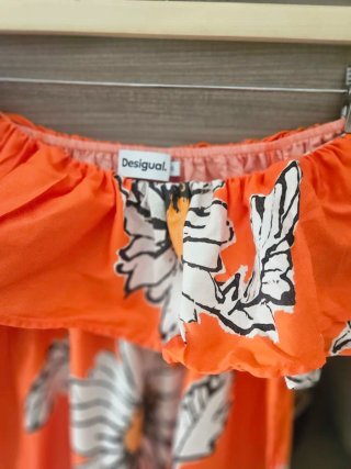 Abito Desigual corallo con fiori bianchi
