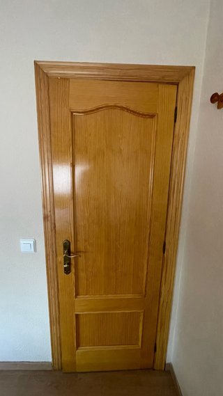 Puerta de madera interior