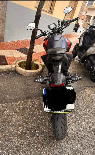 Moto Zontes U1 azul y Naranja