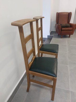 Sillas de madera para iglesia (2 unidades)