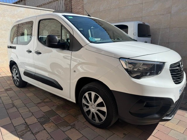 Opel Combo LIFE L EDITION PLUS 1.5 DIESEL MT6 2022