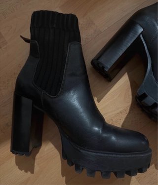 Botines Bershka negros tacón plataforma
