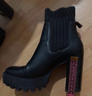 Botines Bershka negros tacón plataforma
