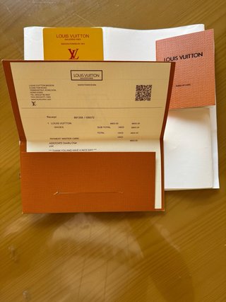 Louis Vuitton Sneakers Grises y Blancas