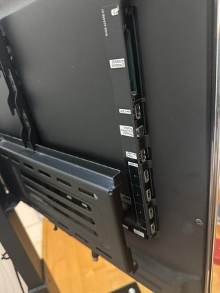 TV Samsung 32 LED con soporte y ruedas