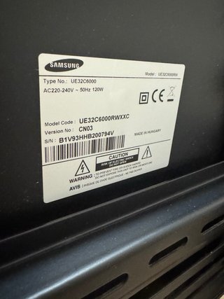 TV Samsung 32 LED con soporte y ruedas