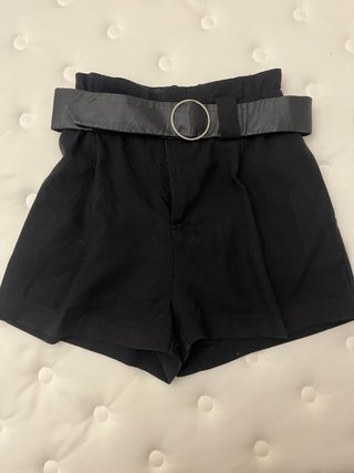 Pantalones negros con cinturón