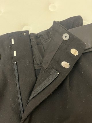 Pantalones negros con cinturón