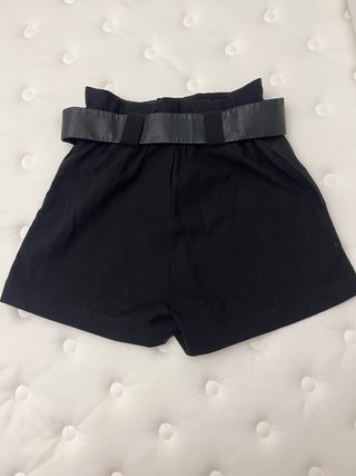 Pantalones negros con cinturón