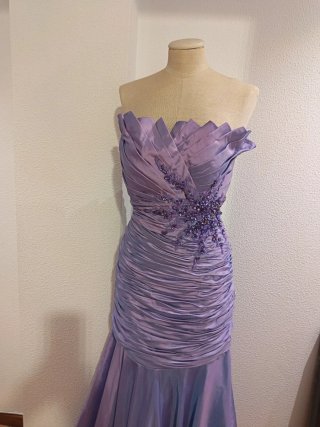 Vestido fiesta drapeado morado