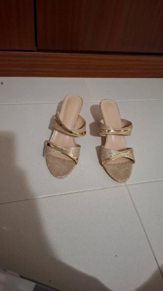 Sandalias Mulas Doradas Brillo Fiesta Tacón Cómodo