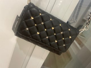 Bolso negro cuero con estrellas
