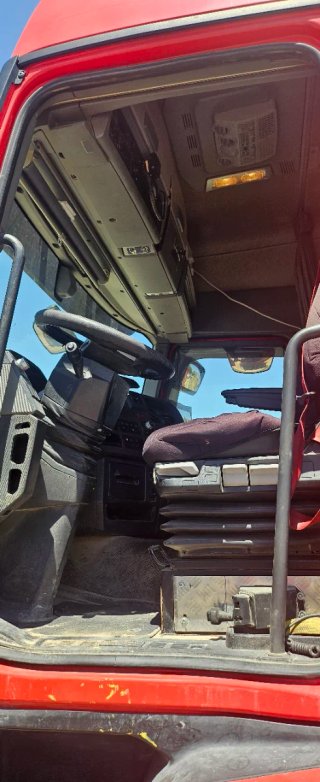Renault T 460 con equipo hidráulico