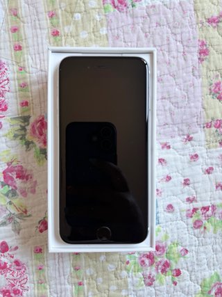 iPhone SE (2da Gen) 2020 Negro/Plata