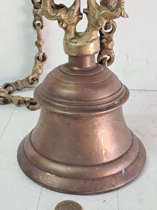 Campana antigua bronce con cadena