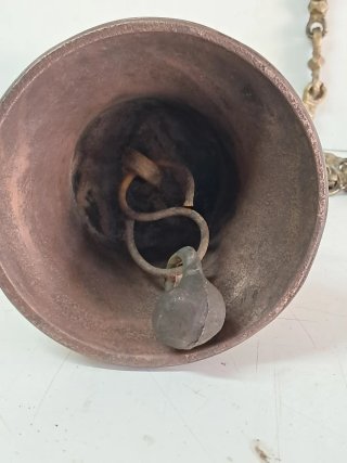 Campana antigua bronce con cadena