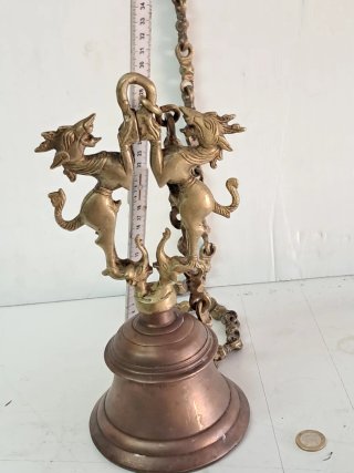 Campana antigua bronce con cadena