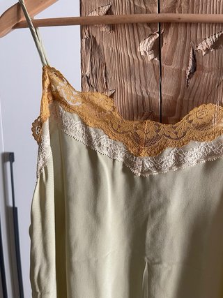 Top Zara encaje beige y verde Talla M/L