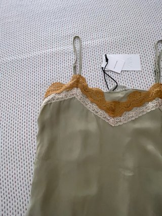 Top Zara encaje beige y verde Talla M/L