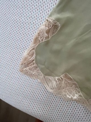 Top Zara encaje beige y verde Talla M/L