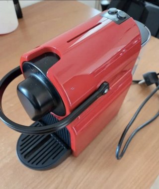 Macchina caffè Nespresso Inissia rossa
